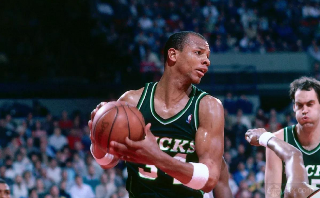 转折点！密尔沃基雄鹿回应争议，法国杯清晨攻防权衡，信心回归，年轻球员得到机会的简单介绍